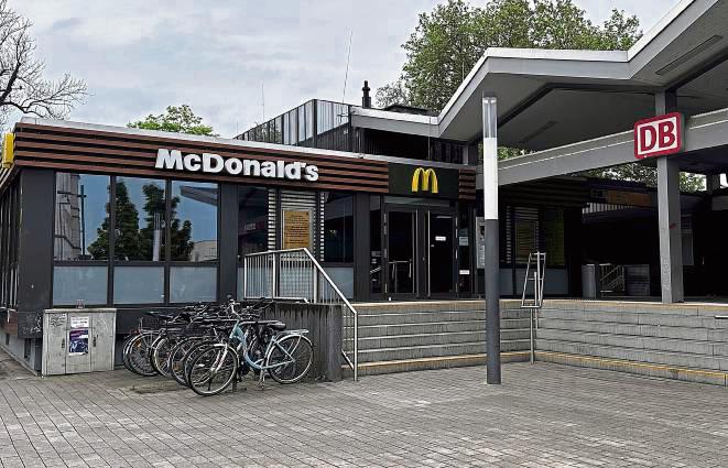 Wie es für das ehemalige McDonald’s-Restaurant am Bahnhof weitergeht – noch ungewiss. Archivfoto: Cegelski
