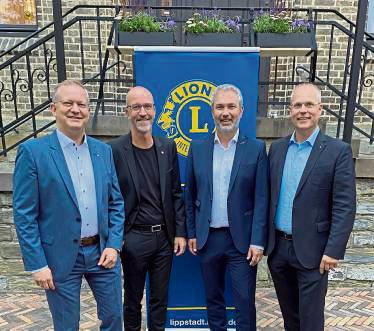 Der neue Lions-Club-Präsident Carsten Rinsdorf (2.v.l) übernimmt das Amt von seinem Vorgänger Ingo Pahrmann.