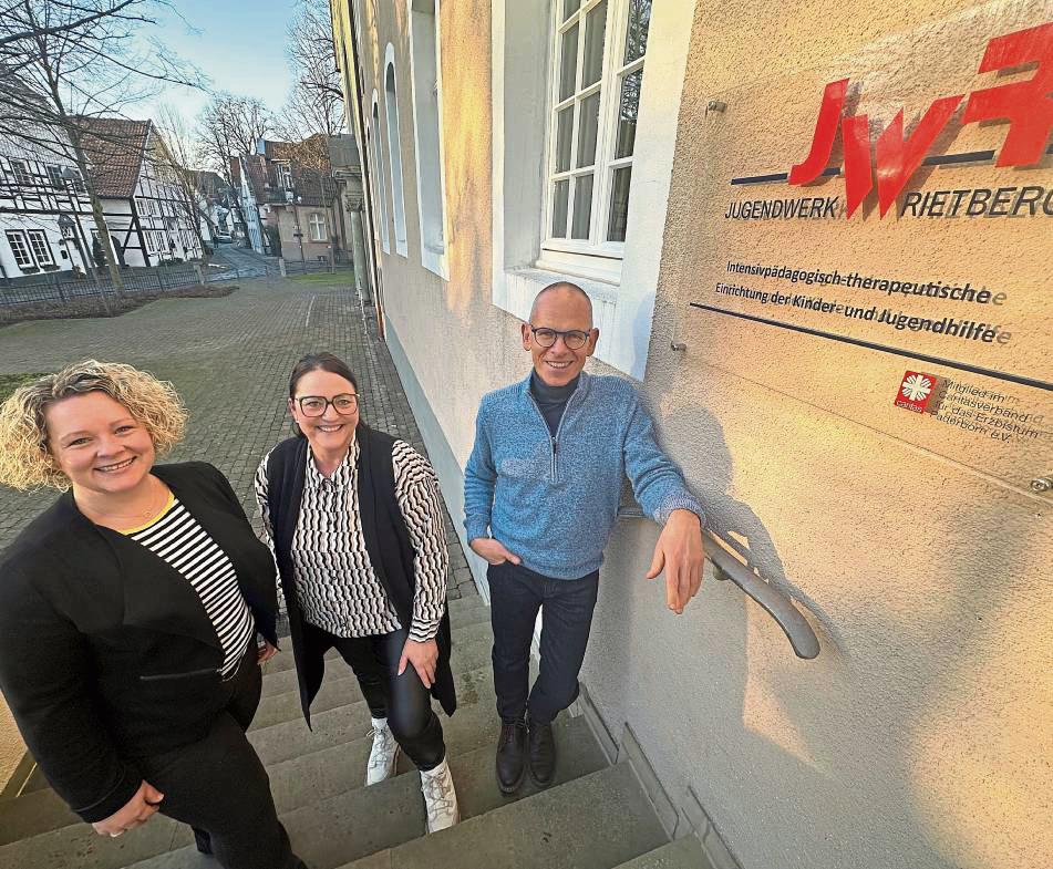 Machen sich stark für Kinder und Jugendliche (v.l.): Annekathren Schriegel, Patricia Benneckenstein und Adolf Salmen vom Jugendwerk Rietberg. Foto: Cegelski