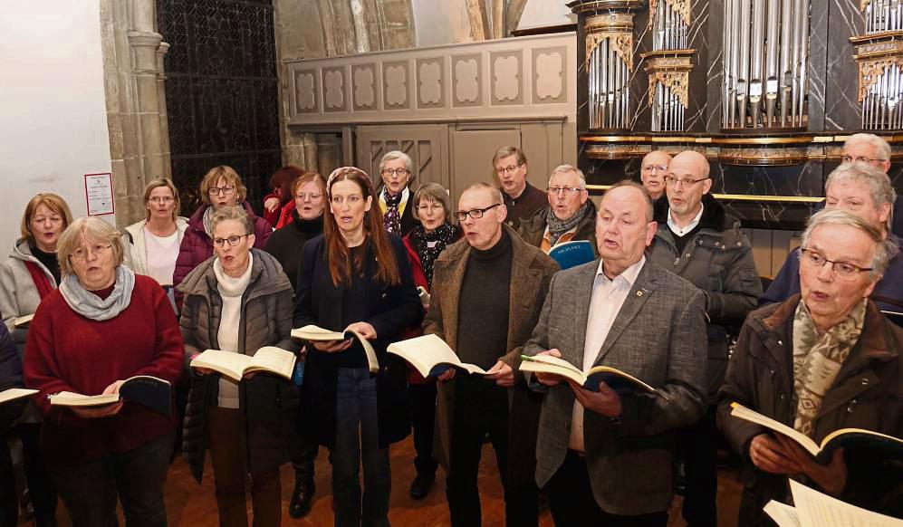 In der St. Nikolauskirche in Rüthen gaben die Kammerchöre aus Lippstadt und Rüthen eine Kostprobe ihres Könnens. Foto: Kloer