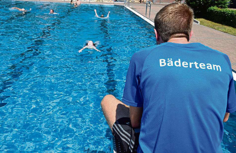 Schwimmmeister sind rar gesät. Trotz einzelner Tage mit Engpässen ist Geseke in dieser Hinsicht personell noch recht gut aufgestellt. Archivfoto: Kossack