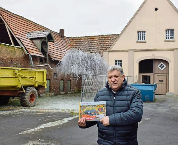 Ehringhausens Ortsvorsteher Roland Röwekamp am nun gefundenen Standort für den Tante-Enso-Laden. Foto: Kossack