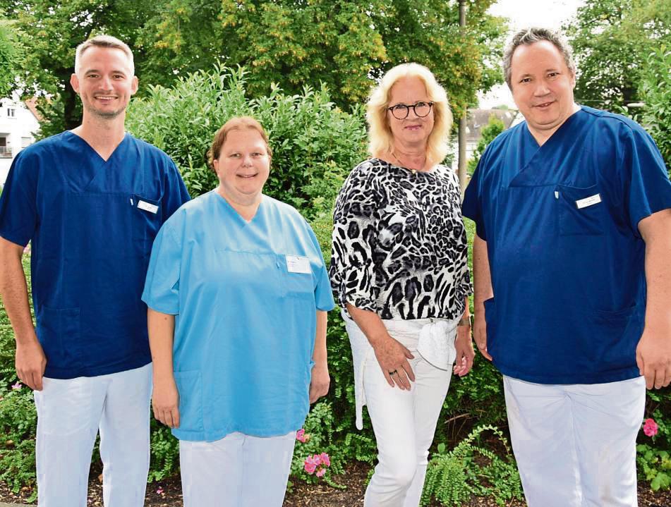 Zentrale Ansprechpartner der neuen Ambulanz für MS-Patienten im EVK (v.l.): Dr. Thomas Grüter, Leitender Arzt, Annette Tiele, MS-Nurse, Gaby Schulte, Sekretariat, und Priv.-Doz. Dr. Ingo Meister, Chefarzt der Klinik für Neurologie und Schlaganfallzentrum im EVK.