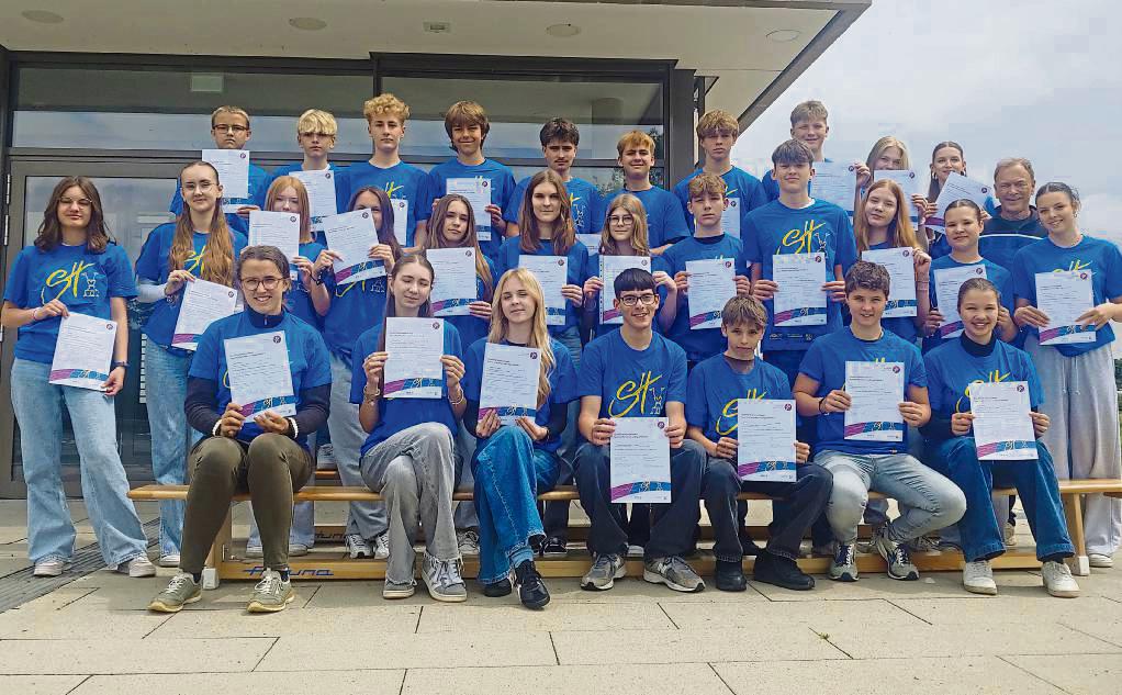Geschafft! 29 Schüler des Evangelischen Gymnasiums Lippstadt erhielten jetzt ihre Zertifikate, nachdem sie erfolgreich den Sporthelfer-Lehrgang absolviert hatten.