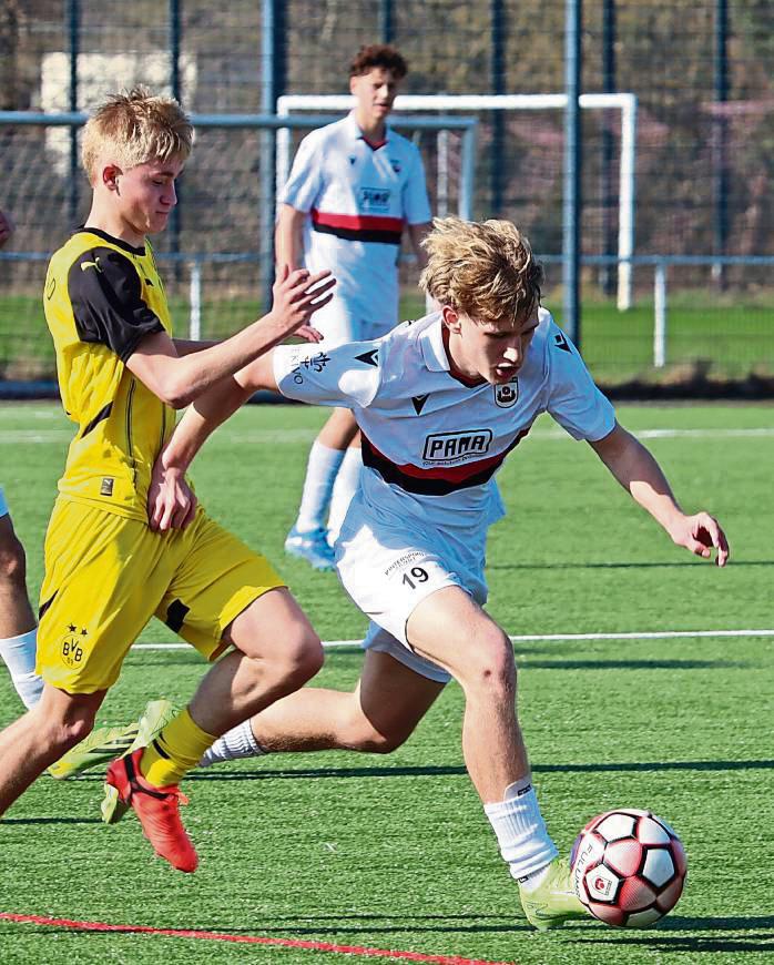 Der SV Lippstadt (in Weiß) war nicht zu stoppen: Die Heimmannschaft besiegte den BVB mit 2:1. Doppeltorschütze für die Brinschwitz-Truppe war Stefan Georgijev. Fotos (2): Feichtinger