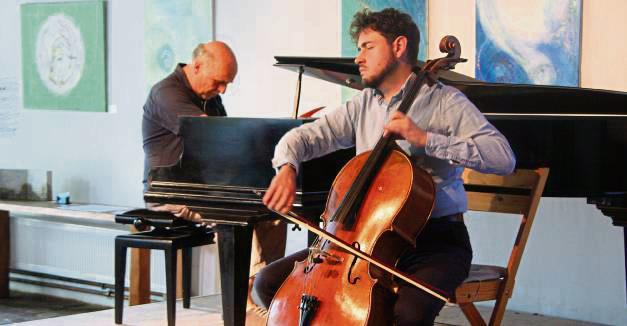 Michael Rettig (Klavier) und Clovis Michon (Cello) spielen wunderbar harmonisch miteinander. Foto: wissing