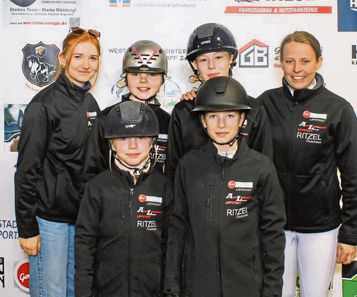 Den Kreisreiterverband Lippstadt beim westfälischen Bundesnachwuchsvierkampf vertraten (h.v.l.) Marie Ludewig, Caroline Beckmann, Henrike Wiese, Helena Berglar Vorne sowie (vv..l.) Lina Nolte und Sophia Antonia Lipsmeyer.