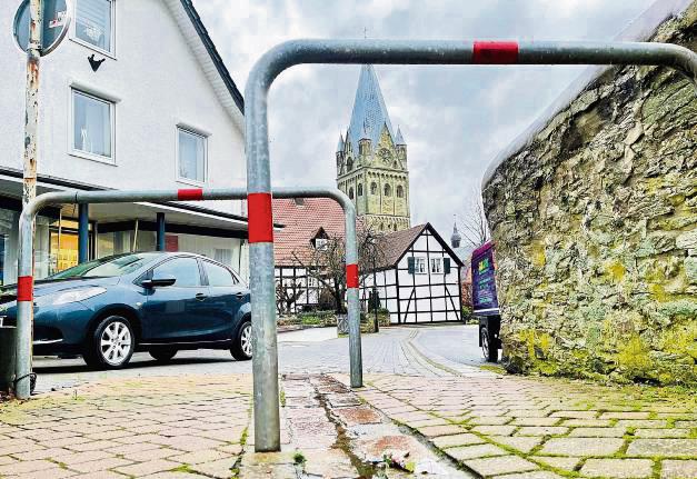 Die Verwaltung hat alle 48 Poller und Umlaufsperren im Stadtgebiet unter die Lupe genommen. Foto: Dietz