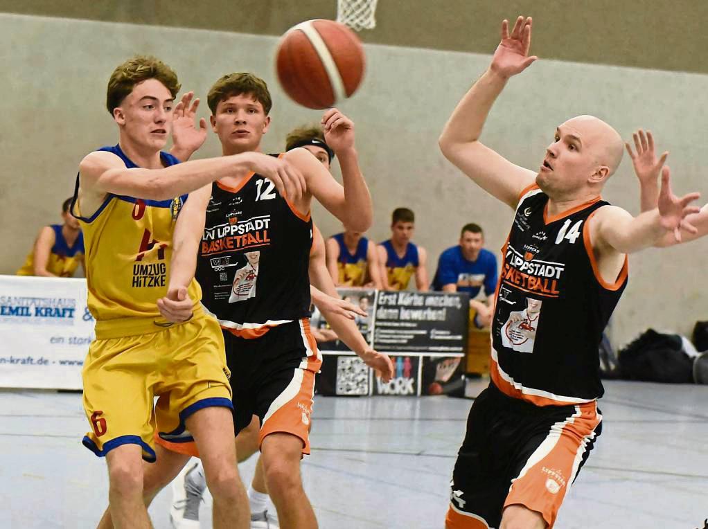 Im Derby in Soest lief für die Basketballer des LTV Lippstadt zunächst noch alles nach Plan, und man blieb dem Gegner ständig auf den Fersen. Doch im drittel Viertel folgte dann auf Lippstädter Seite der große Einbruch, von dem man sich nicht mehr erholte. Foto: Hoffmann