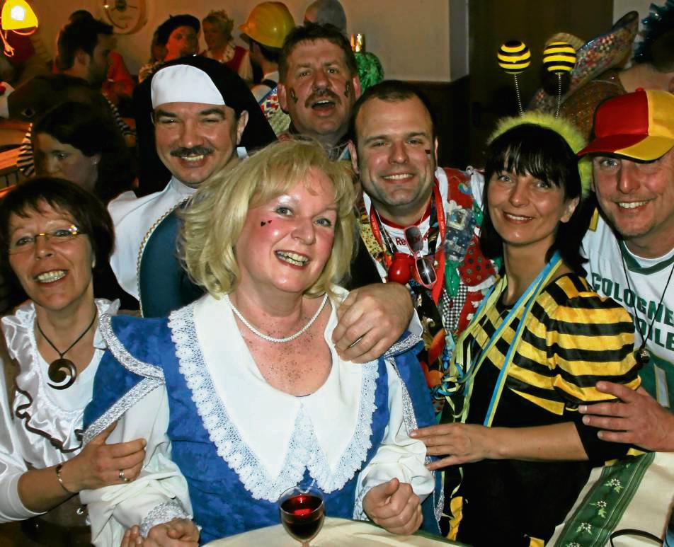 Ein Blick in närrischere Zeiten: Beim Völlinghauser Dorfkarneval war der Saal stets proppenvoll. Das soll auch wieder so werden. Archivfoto: Winkelmann