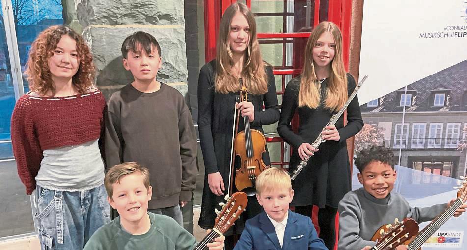 Das sind die Gewinner des Regionalwettbewerbs „Jugend musiziert“ (hinten, v.l.): Mia-Lin Eichhorn, Tim Eichhorn, Miriam Preuschoff und Lea Barnstorf-Laumanns sowie Ole Schröer, Jonathan Steiner und Kiro Kiala.