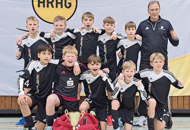 Ein starkes Turnier spielte der U12-Stützpunkt Lippstadt beim ARAG-Cup in Unna. Trainer Thomas Pieper (h.r.) war mit Platz vier mehr als zufrieden.