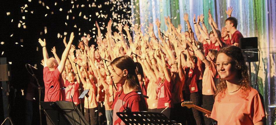 Großen Applaus für eine hinreißende Veranstaltung ernteten Sänger und Band. Foto: Wissing