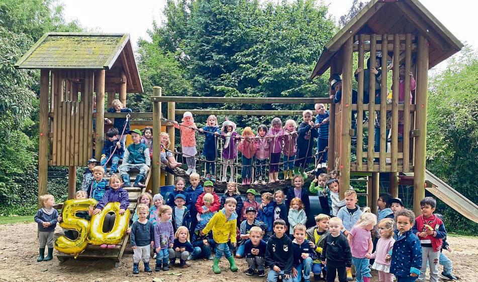 50 Jahre Familienzentrum Erwitte: Die Kinder feiern ihre Einrichtung.