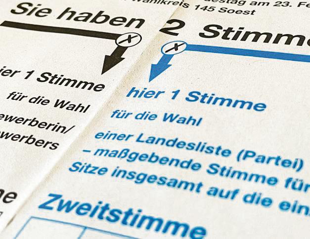 Jeder hat bei der Bundestagswahl zwei Stimmen. Ein Merkblatt, das die Stadt Büren verschickte, gibt dazu aber falsche Informationen. Foto: Winkelmann