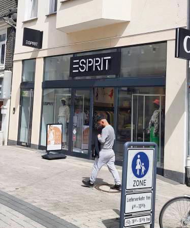 Auch wenn der Modehersteller Esprit erneut saniert werden muss, bleibt der Store in Lippstadt offen. Foto: Schwade