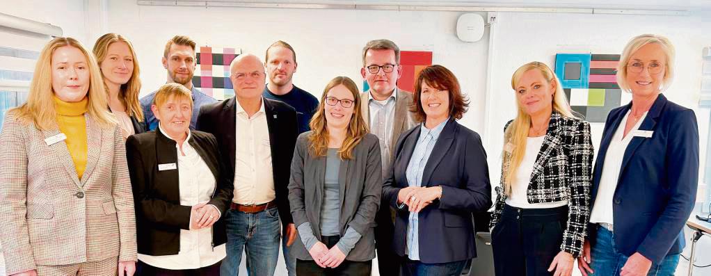 Tauschten sich aus zu Teilqualifizierungen: Tanja Albert, Andreas Knapp, Sonja Böhme und Petra Sellerberg (alle Ini) sowie Merle Andersen, Daniela Kopke und Andre Kopka (alle Tertia) beim Besuch von Carolin Wolf und Oliver Schmale (beide Arbeitsagentur) bzw. Kai Nübel und Sonja Nasner (beide Jobcenter).