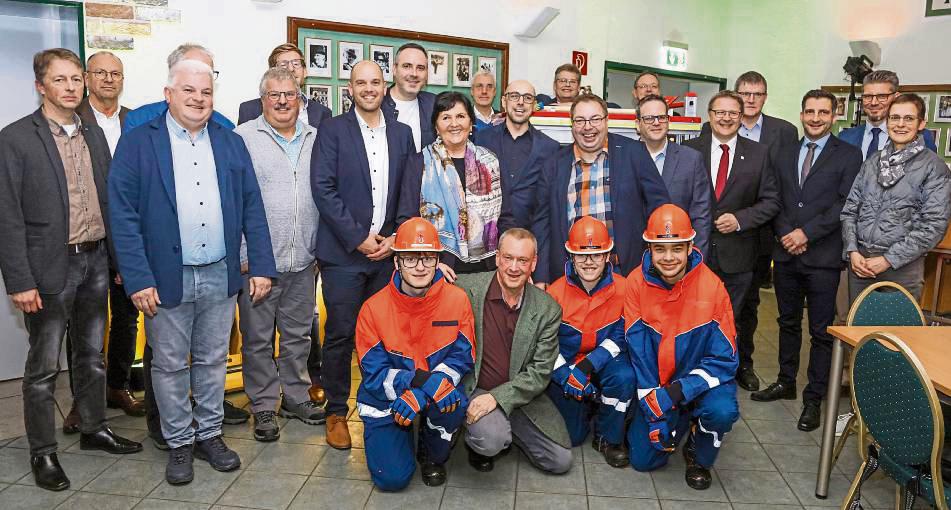 Beim Neujahrsempfang des Kreisfeuerwehrverbands und des Kreises Soest kamen Vertreter aus Politik, der Feuerwehr, der Polizei und weiterer Hilfsorganisationen in der Schützenscheune in Werl zusammen. Foto: Nitsche