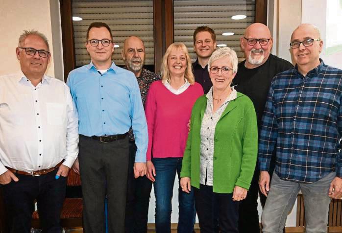 Der Vorstand des Heimatvereins Steinhausen – inklusive ausgeschiedener sowie neu gewählter Mitglieder (v.l.): Holger Dirks, Andreas Schwarz, Josef Lues, Ulla Unterhalt, Gregor Stratmann, Elisabeth Duscha, Franz Borghoff sowie Dirk Elias.