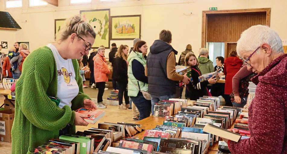 „Krimis gehen immer“ – Spiele und Bücher en Masse gab es bei der Effelner Börse. Foto: Kabuth