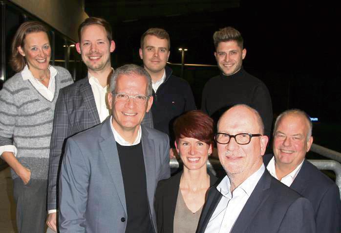 Der neue Vorstand des Standortforums (v.v.l.): Vorsitzender Matthias Wiehen, Stephanie Lönne, Godehard Pöttker, Allan Brülle sowie (h.v.l.) Gabriele Staats, Florian Wissuwa, Maximilian Brannekemper und Tom Glauner. Foto: Schwade