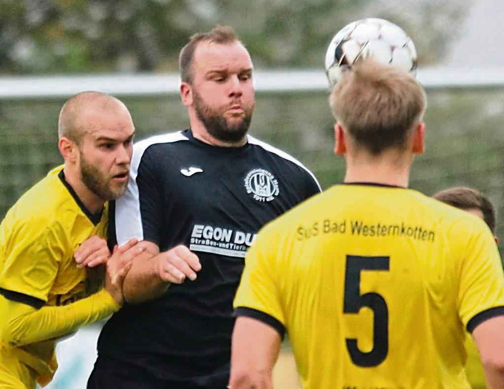 Wie Teamkollege Merlin Sonntag konnte auch Jan Penner (l.) die ganze Woche nicht am Mannschaftstraining teilnehmen. Den SuS-Akteur plagt eine Grippe. Foto: Wiegand