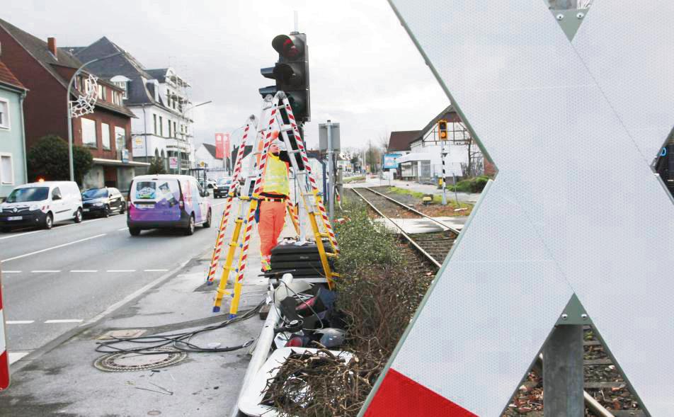 Auf Auftrag von Straßen NRW wurde die Ampel am Freitag ausgetauscht. Foto: Puls