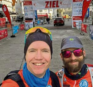 Machten aus dem Silvesterlauf einen Marathon: Max Böhmfeld (l.) und Dominik Diers vom LTV Lippstadt.