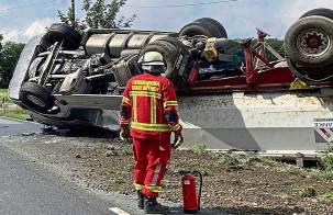 Ein Lkw überschlug sich bei Kellinghausen.