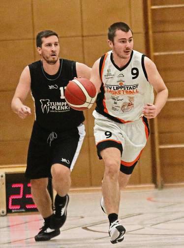 LTV-Spielertrainer Daniel Urbanek (r.) feierte mit seinem Team einen 70:64-Erfolg in Münster. Foto: Wiegand