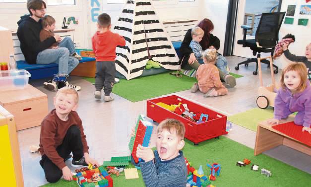 Die neuen Räume im Container-Provisorium haben die Kinder des Familienzentrums gleich spielerisch erobert.