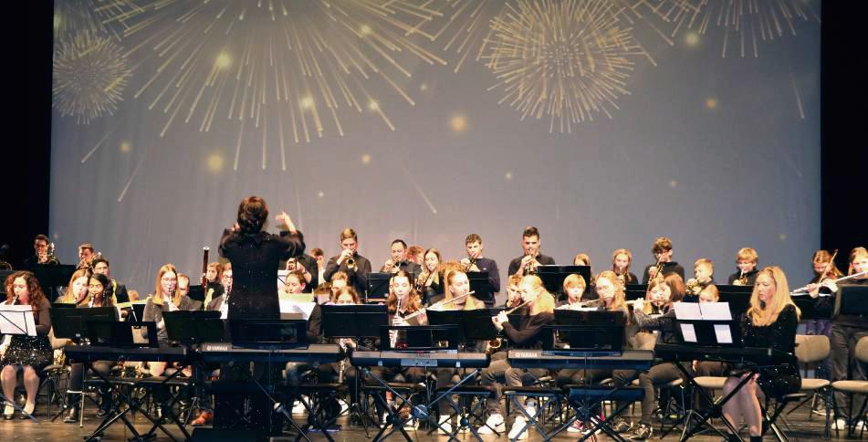 Die Ensembles und Solisten des Ostendorf-Gymnasiums präsentierten im Lippstädter Stadttheater ein buntes weihnachtliches Programm.