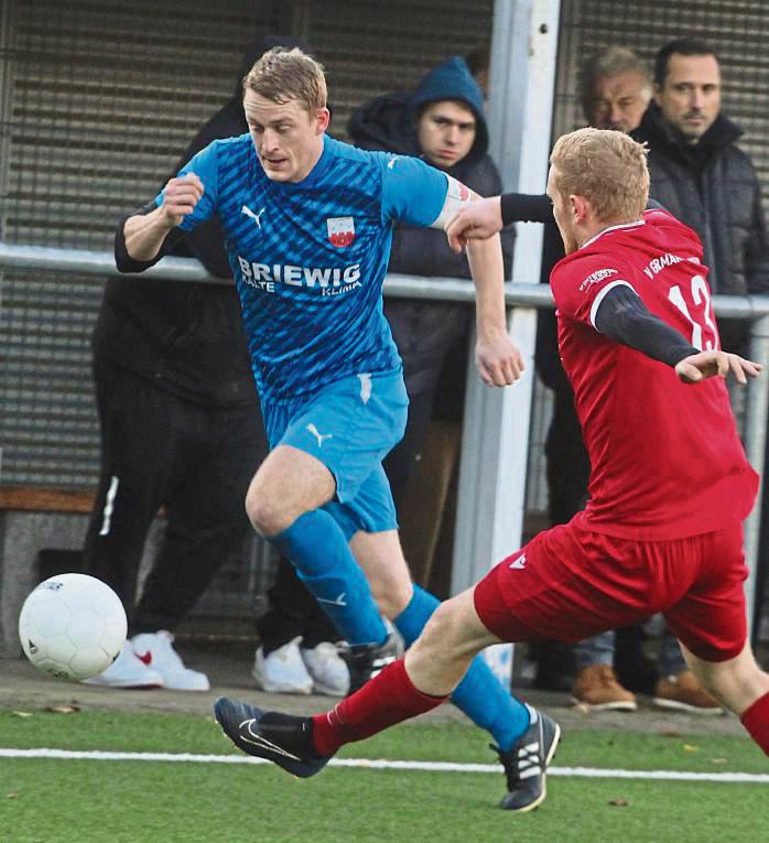 Will endlich einen Derbysieg: Germania Esbeck (in Rot) empfängt BW Rixbeck-Dedinghausen. Der TuS Lipperode (in Blau) ist beim SC Lippstadt gefordert. Foto: Brand