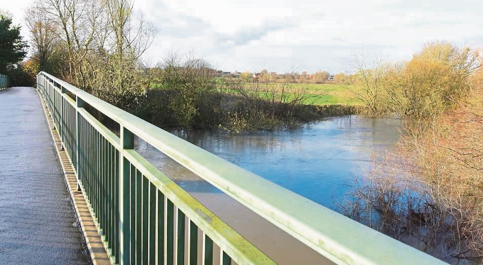 Den Auenerlebnisturm, der rechts der Brücke geplant war, wird es nicht geben. Über die Brücke führt der Römer-Lippe-Routen-Radweg. Fotos: Karin Hillebrand