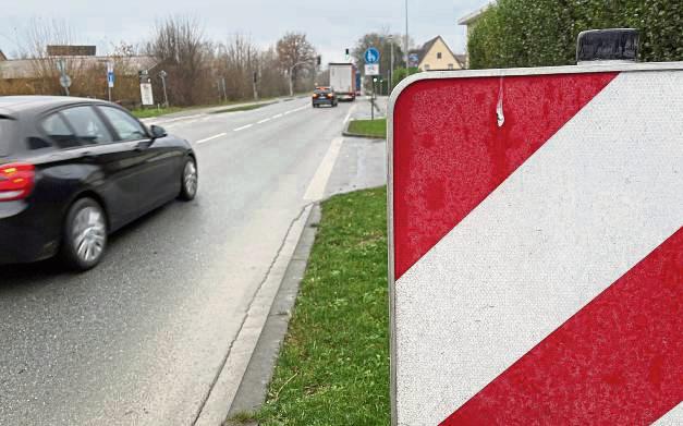 Der noch unbekannte Autofahrer hatte die 14-Jährige nahe der Ampelkreuzung angefahren. Archivfoto: Dietz