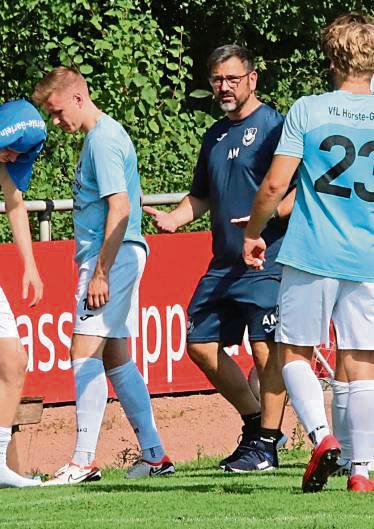 Der gute Saisonstart der SG Suttrop/Kallenhardt ist auch VfL-Trainer Miceli nicht verborgen geblieben. Foto: Wiegand