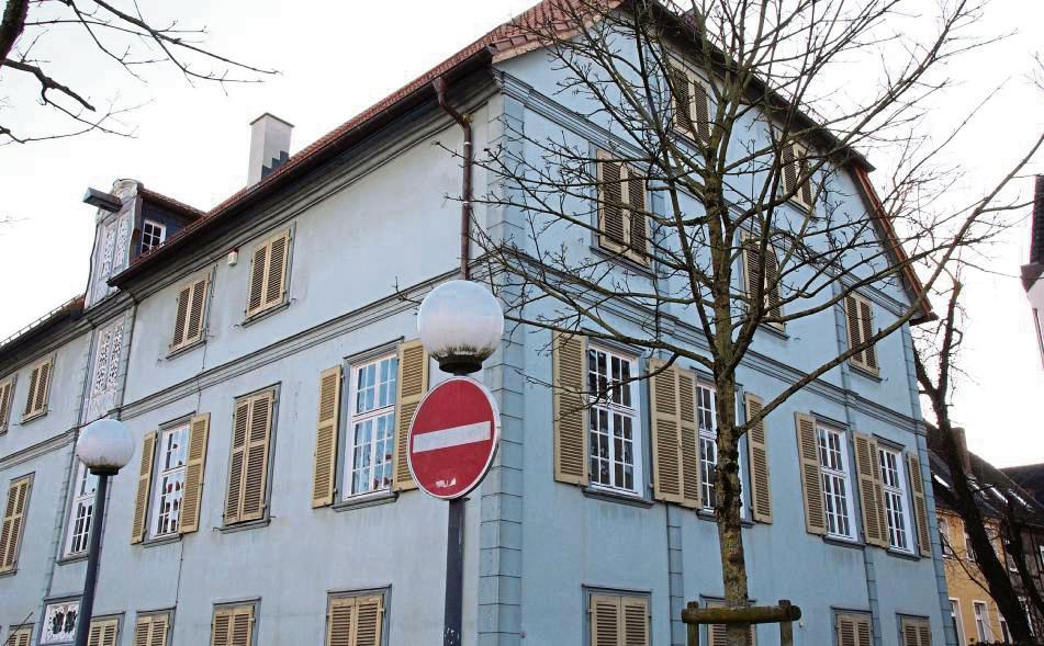 Lange Zeit ging es nicht weiter in Sachen Stadtmuseum. Doch am 24. Februar könnte der Architekturwettbewerb für den Erweiterungsbau auf den Weg gebracht werden. Die – längst beschlossene – Sanierung des alten Museumsgebäudes wäre Teil der Ausschreibung. Bisher wurde nur das löchrige Dach des altehrwürdigen Palais Rose erneuert. Foto: Balzer