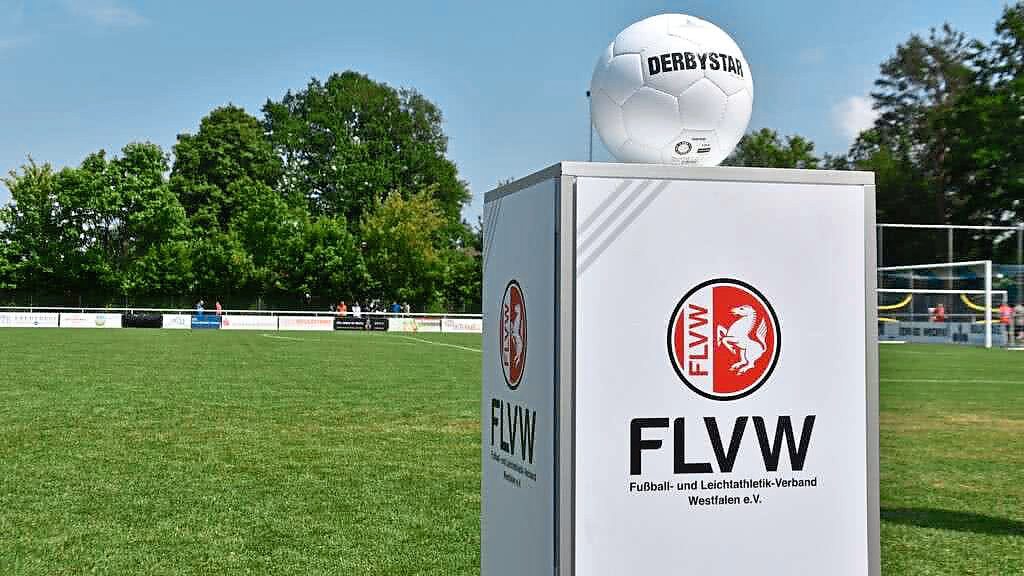 Am Freitagmittag, 12 Uhr, veröffentlicht der Fußball- und Leichtathletik-Verband Westfalen (FLVW) auf seiner Homepage die Staffeleinteilung für die Saison 24/25. Dann haben alle überkreislich spielenden Vereine Gewissheit, wohin für sie die Reise geht. Foto: FLVW
