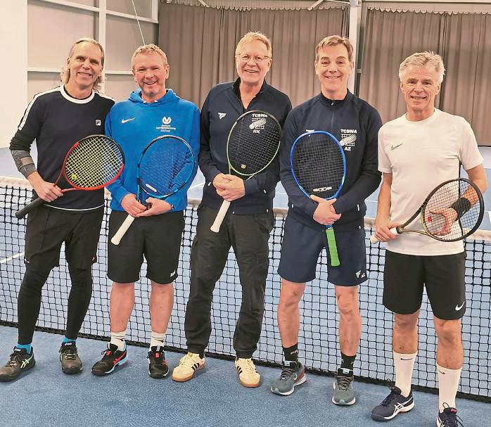 Westfalenliga - wir kommen! Lars Nordmark, Michael Brandt, Dirk Beckmann, Andre Zühlsdorff und Niels Korbmacher (v.l.) von den Herren 50 des TC BW Anröchte machten mit ihrem Sieg gegen Stadtlohn den Aufstieg perfekt.