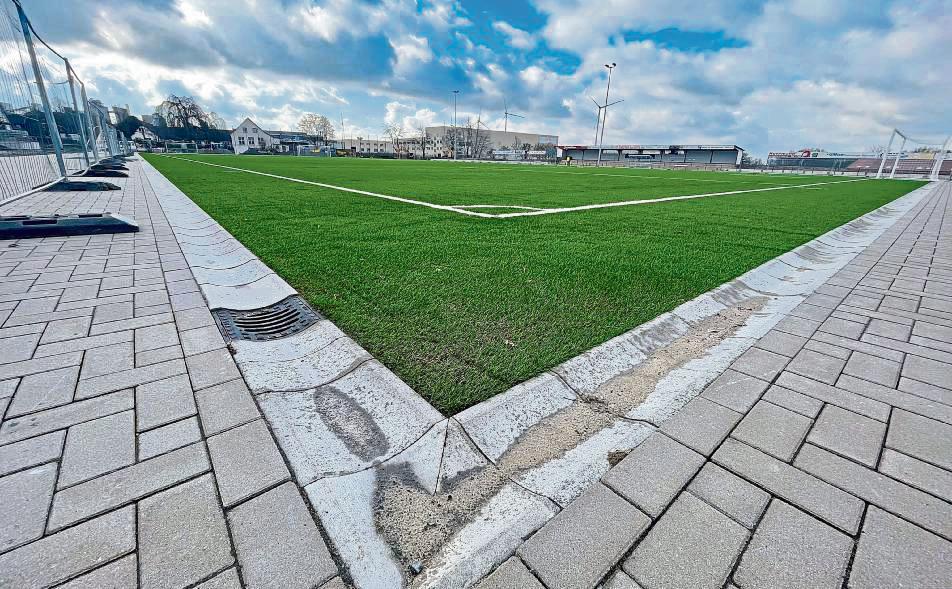 Auf dem neuen Kunstrasenplatz gab es zuletzt eklige Hinterlassenschaften. Foto: Dietz