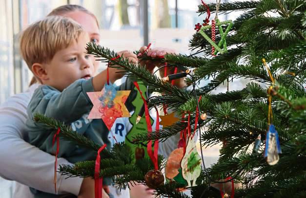 Die Stadt Erwitte bittet darum, die Weihnachtsbaum-Geschenke bis zum 17. Dezember abzugeben. Foto: Dietz