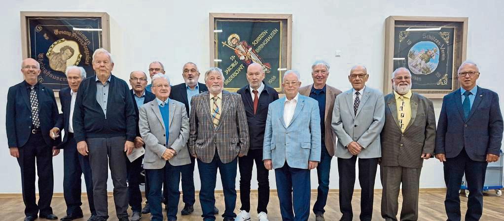 Beim Kreissängertag in Ehringenhausen wurden zahlreiche Sänger für ihre Treue geehrt. Ein neuer Vorstand fand sich allerdings nicht. Foto: Kersting