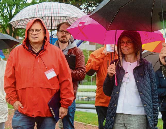 Bei dem Wetter blieb die Jury – trotz der Schirme – nicht lange trocken. Auch die Kameralinse blieb nicht verschont.