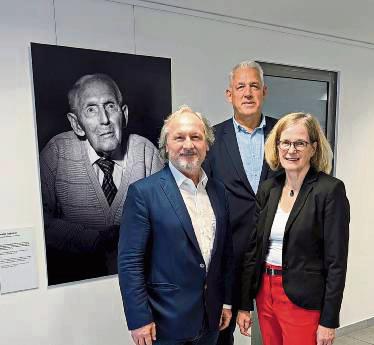 Im Rahmen der Ausstellungseröffnung tauschten sich aus (v.l.): Fotograf Stefan Hanke, der stellvertretende Bürgermeister Wigbert Löper und Museumsleiterin Kirsten John-Stucke.