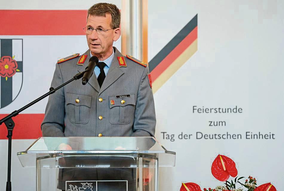 Der Vortrag von Brigadegeneral Björn F. Schulz stellte den Höhepunkt des Festaktes zum Tag der Deutschen Einheit in Erwitte dar. Fotos: Laame