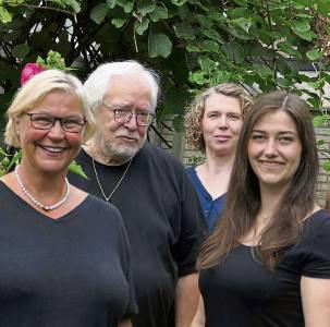 Zur sommerlichen Abendmusik bittet unter anderem Peter Brehmer (2.v.l.).