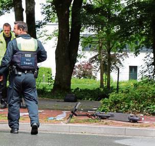 Das Unfallaufnahme-Team aus Paderborn sicherte die Spuren des Unfalls. Foto: Löseke