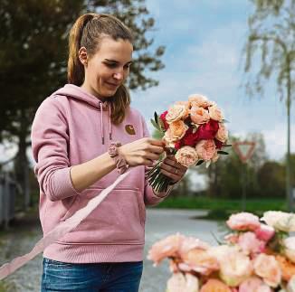 Floristmeisterin Maria Gerken verteidigt ihre Branche gegen Boykottaufrufe.
