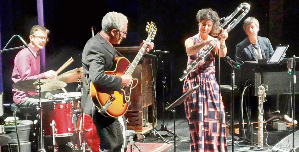 „Passen Sie gut auf Ihren Jazzclub auf! So was gibt’s nicht oft“, betonte Isabelle Bodenseh bei ihrem Konzert im Lippstädter Stadttheater. Foto: Boronowsky