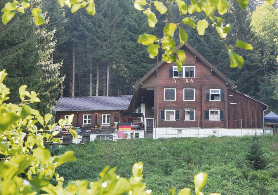 Der Schattrainhof im österreichischen Thüringen hat schon viele Kinder und Jugendliche aus Erwitte gesehen – vor 50 Jahren wurde der Pachtvertrag unterzeichnet. Archivfoto: Görge